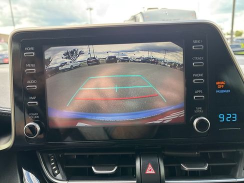 Used 2019 Toyota C-HR XLE FWD image 26