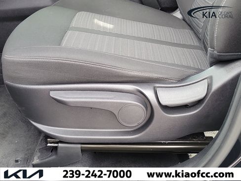 Certified 2022 Kia Sorento LX image 22