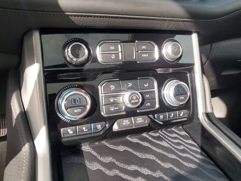 Used 2023 GMC Yukon XL Denali image 37