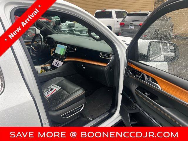 Used 2022 Jeep Grand Wagoneer Series III w/ Rear Seat Video Group 1 AWD/4WD image 9
