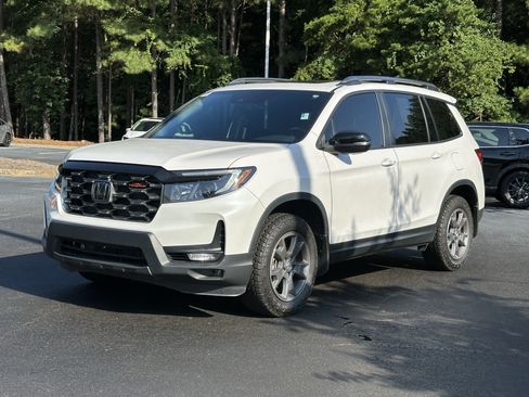 Used 2025 Honda Passport TrailSport image 5