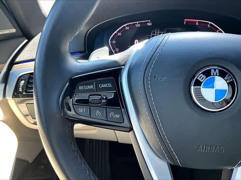 Used 2022 BMW 530i w/ Premium Package RWD image 16
