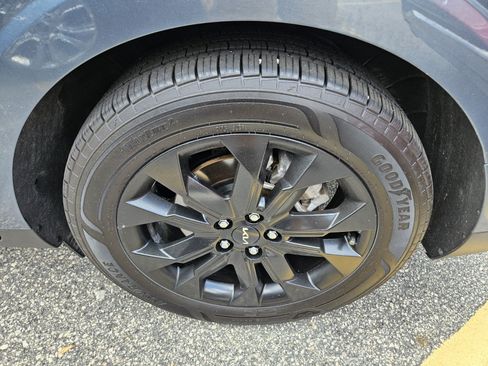 Used 2024 Kia Carnival SX Prestige FWD image 8