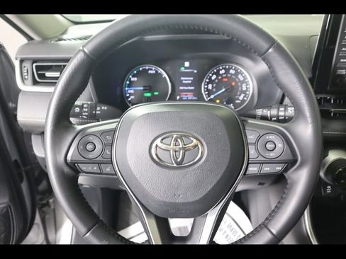 Used 2022 Toyota RAV4 XLE Premium image 38