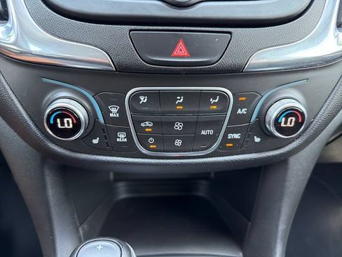 Used 2020 Chevrolet Equinox LT FWD image 14