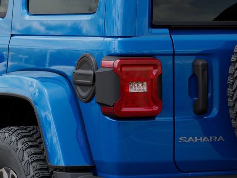 Used 2025 Jeep Wrangler Unlimited Sahara w/ Safety Group AWD/4WD image 9