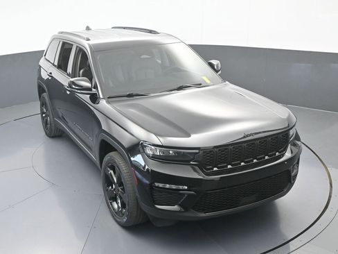 Used 2023 Jeep Grand Cherokee Limited w/ Black Appearance Package image 57