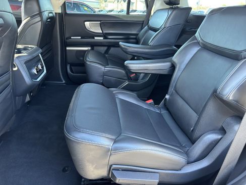 Used 2025 Ford Expedition Platinum image 20