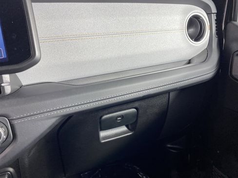 Used 2025 Jeep Wrangler Unlimited Sahara AWD/4WD image 31
