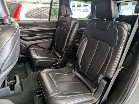 Used 2024 Jeep Grand Cherokee L Limited w/ Luxury Tech Group II image 24