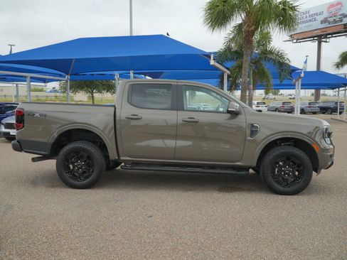 Used 2025 Ford Ranger Lariat w/ Black Appearance Package AWD/4WD image 8