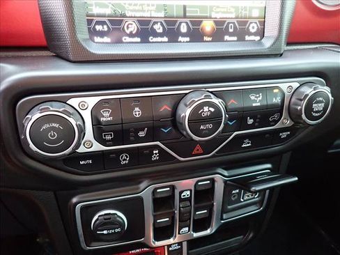 Used 2023 Jeep Gladiator Rubicon w/ Cold Weather Group AWD/4WD image 18