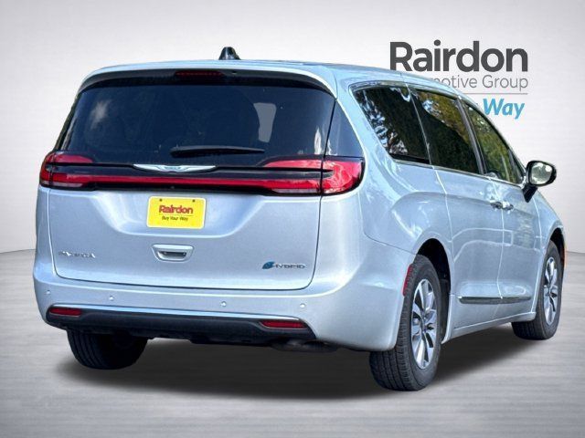 Used 2023 Chrysler Pacifica Limited FWD image 5