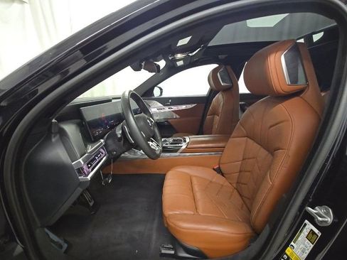 Used 2023 BMW 760i xDrive AWD/4WD image 5