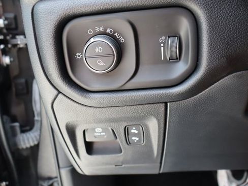Used 2022 RAM 1500 Big Horn AWD/4WD image 38