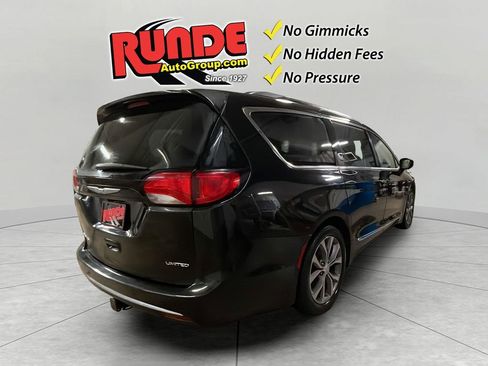 Used 2020 Chrysler Pacifica Limited w/ Tire & Wheel Group image 5
