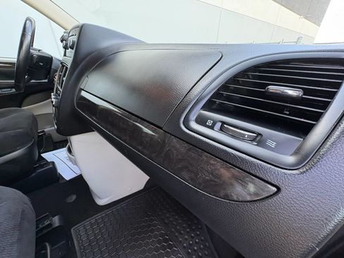 Used 2016 Dodge Grand Caravan American Value Package w/ UConnect Hands-Free Group FWD image 25