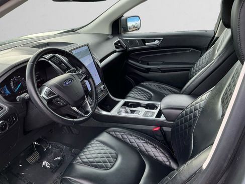 Used 2024 Ford Edge Titanium image 9