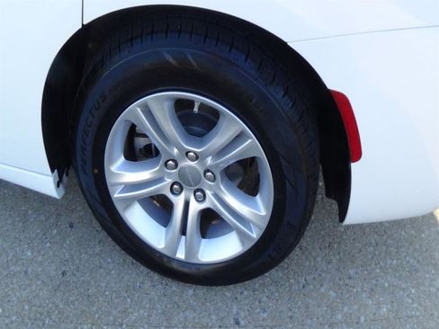 Certified 2022 Dodge Charger SXT image 9