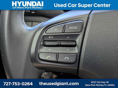 Certified 2022 Hyundai Venue Limited FWD image 25