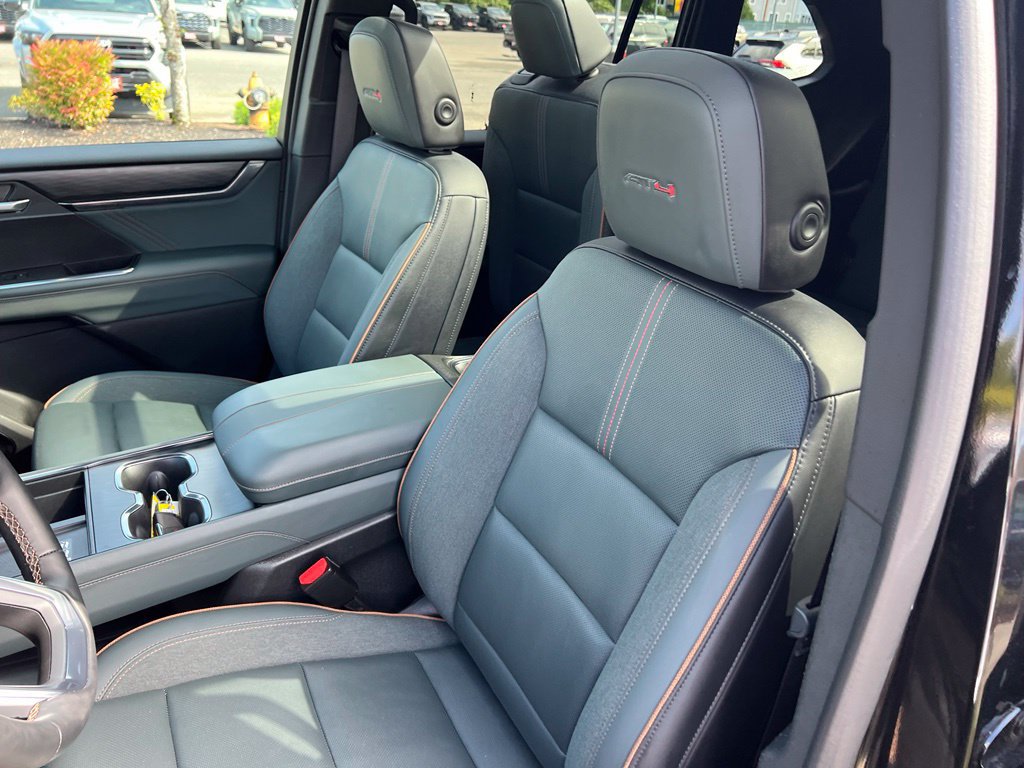 Used 2024 GMC Acadia AT4 w/ Luxury Package AWD/4WD image 14
