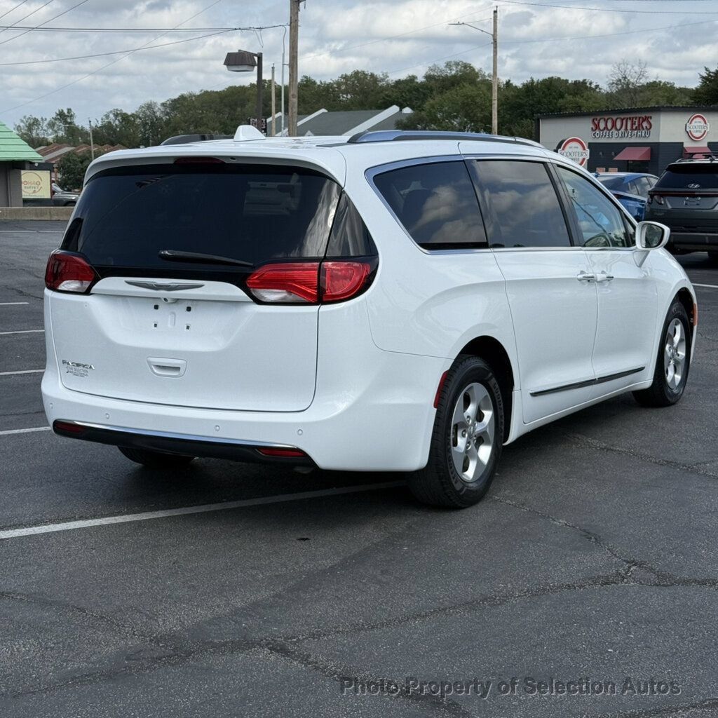 Used 2017 Chrysler Pacifica Touring-L Plus FWD image 14