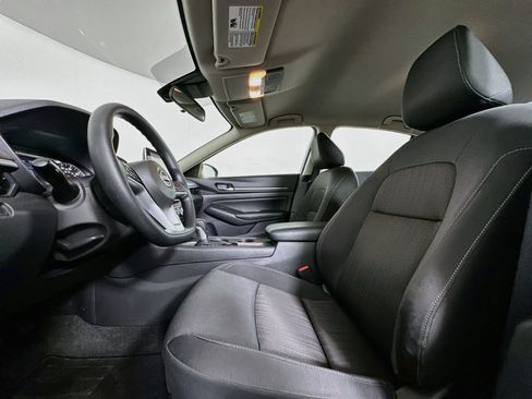 Used 2025 Nissan Altima 2.5 SV FWD image 13