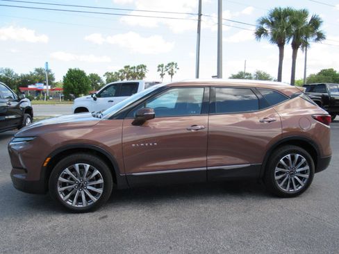 Used 2023 Chevrolet Blazer Premier w/ Driver Confidence II Package FWD image 2