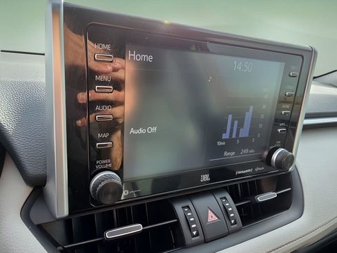 Used 2021 Toyota RAV4 XLE Premium image 20