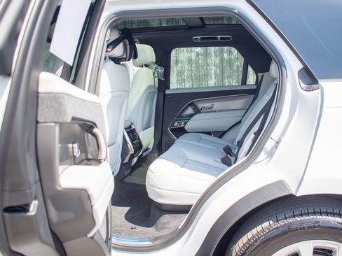 New 2026 Land Rover Range Rover Sport SE AWD/4WD image 21
