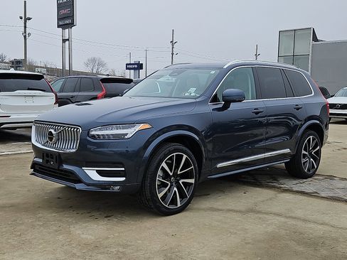 Certified 2023 Volvo XC90 B6 Plus image 3