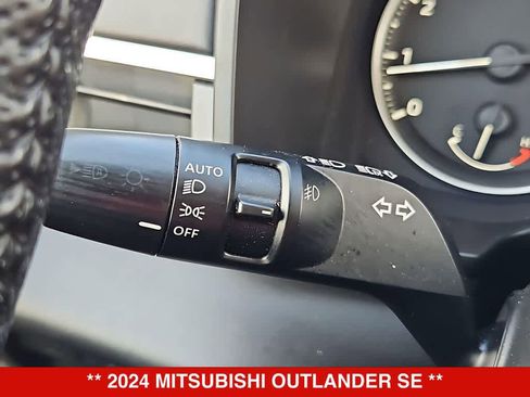 Used 2024 Mitsubishi Outlander SE FWD image 27