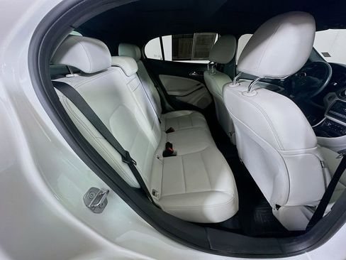 Used 2019 Mercedes-Benz GLA 250 4MATIC image 11