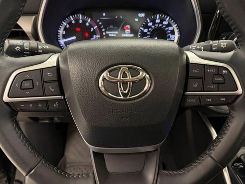Used 2023 Toyota Highlander XLE AWD/4WD image 14