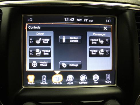 Certified 2017 Jeep Grand Cherokee Overland w/ Jeep Active Safety Group AWD/4WD image 17