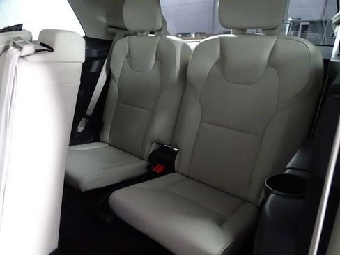 Used 2023 Volvo XC90 B6 Plus image 14