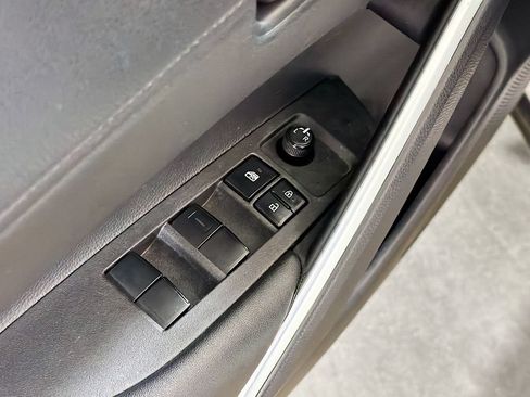 Used 2024 Toyota Corolla Cross LE FWD image 18