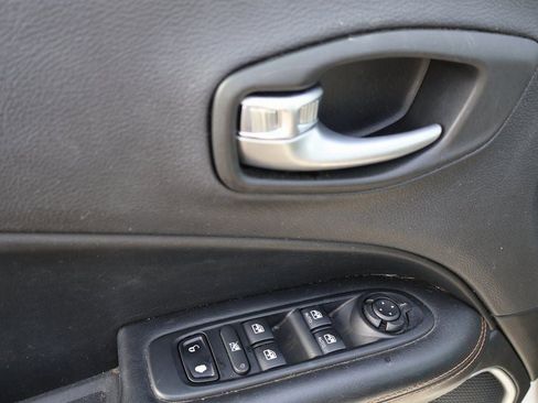 Used 2018 Jeep Compass Limited w/ Navigation Group image 16