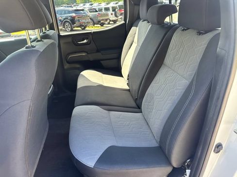 Used 2020 Toyota Tacoma TRD Sport w/ Technology Package AWD/4WD image 19