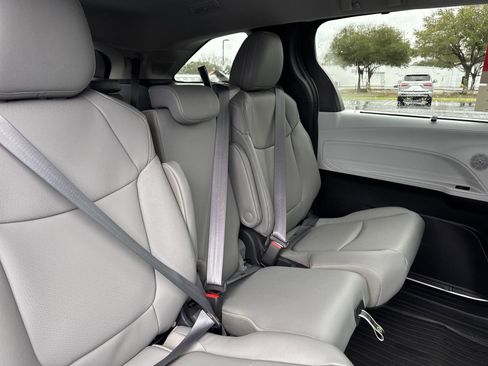 New 2025 Toyota Sienna XLE w/ XLE Plus Package image 31