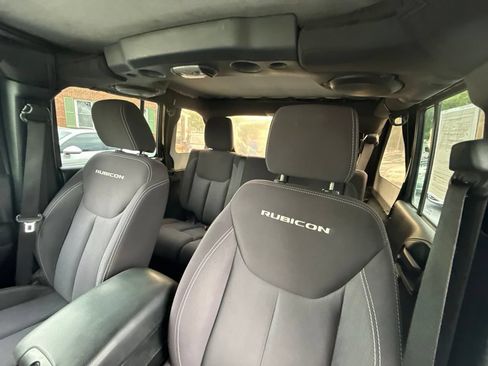 Used 2014 Jeep Wrangler Unlimited Rubicon w/ Connectivity Group AWD/4WD image 15