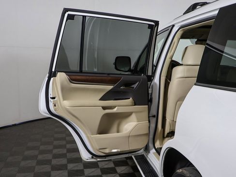 Used 2016 Lexus LX 570 4WD image 30