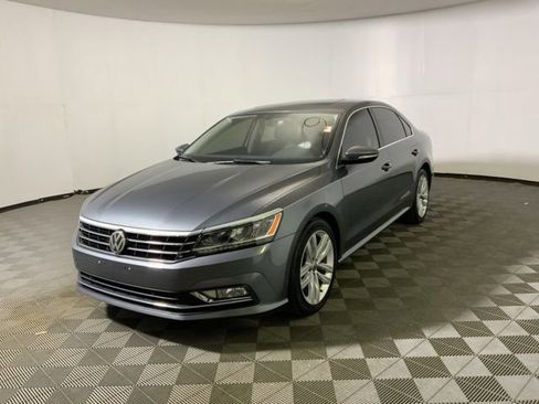 Used 2018 Volkswagen Passat 2.0T SE FWD image 3