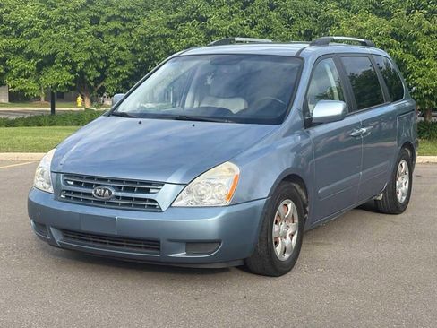 Used 2010 Kia Sedona image 3
