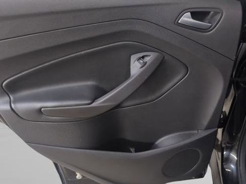 Used 2017 Ford Escape SE image 13