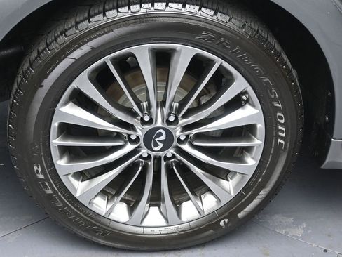 Used 2018 INFINITI QX80 4WD w/ Deluxe Technology Package image 5