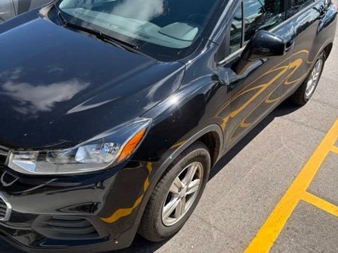 Used 2021 Chevrolet Trax LS w/ Tint and Cruise Package FWD image 3