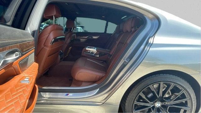 Used 2022 BMW 750i xDrive w/ Autobahn Package AWD/4WD image 17