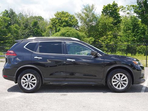 Used 2018 Nissan Rogue SV w/ Premium Package AWD/4WD image 17