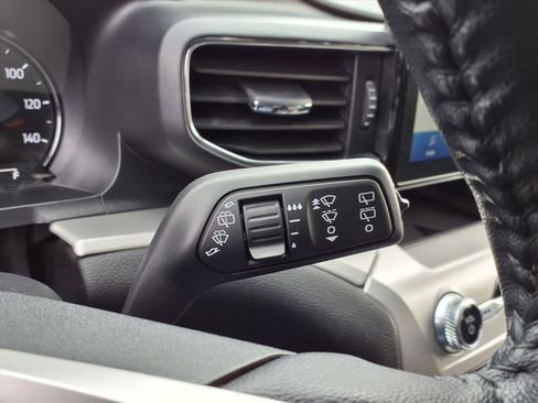 Used 2022 Ford Explorer XLT w/ Equipment Group 202A image 30